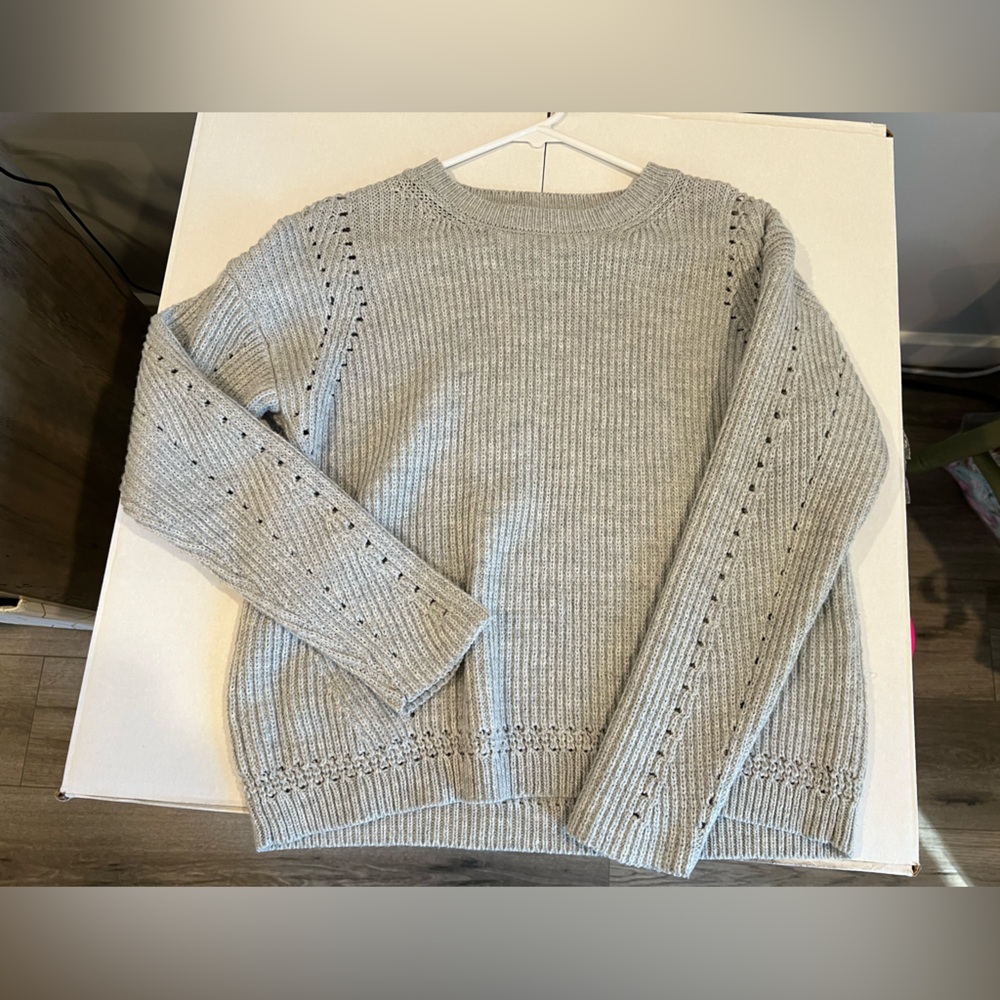Forever 21 Light Gray Women's Knit Sweater Size Medium